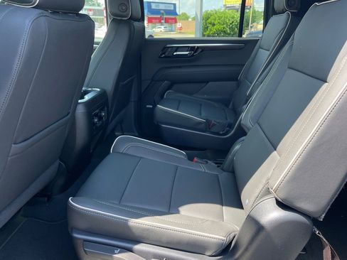 New 2025 Chevrolet Suburban Premier image 11