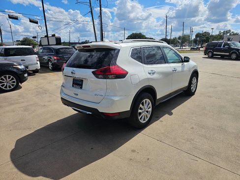 Used 2017 Nissan Rogue SV AWD/4WD image 5