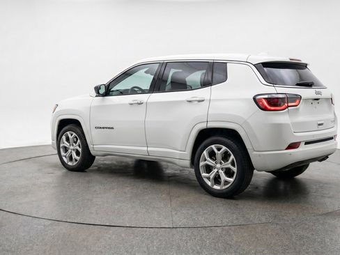 Used 2025 Jeep Compass Latitude AWD/4WD image 6