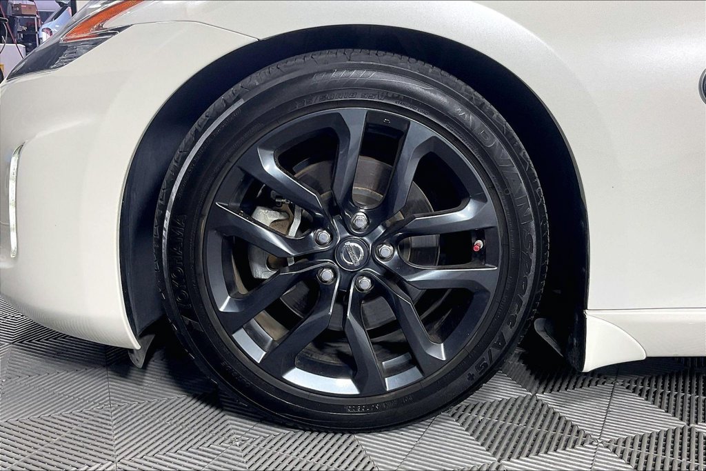 Used 2018 Nissan 370Z Touring RWD image 10