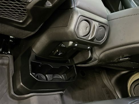 Used 2025 Jeep Wrangler Unlimited Rubicon 4xe image 28