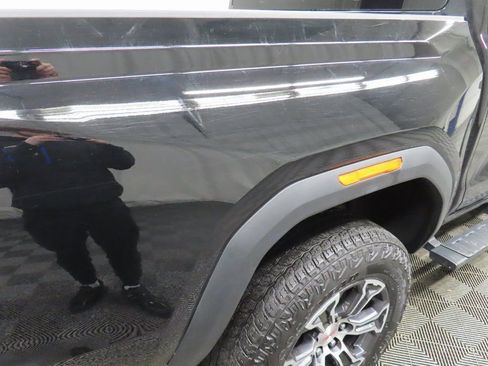 Used 2024 GMC Canyon AT4 image 29