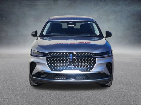 New 2025 Lincoln Nautilus Premier image 2