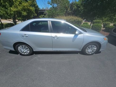 Used 2012 Toyota Camry LE FWD image 10