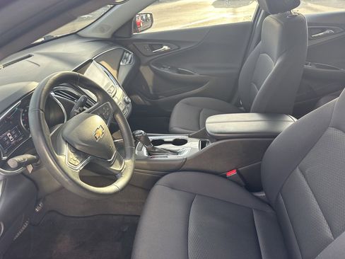 Used 2017 Chevrolet Malibu LT image 9