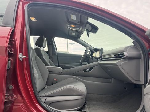 Used 2024 Hyundai Elantra SEL image 24