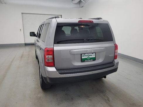 Used 2016 Jeep Patriot Latitude FWD image 6