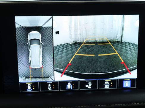 Used 2023 GMC Yukon XL SLT w/ SLT Luxury Package image 16