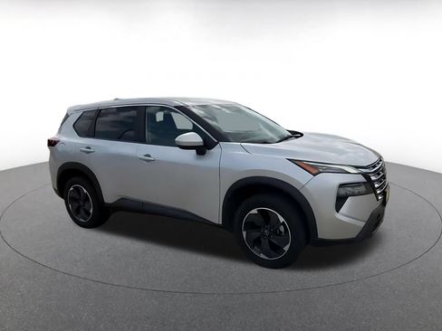 Used 2025 Nissan Rogue SV FWD image 2