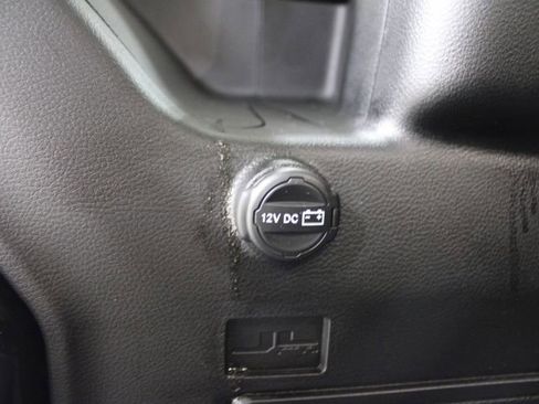 Used 2025 Jeep Wrangler Unlimited Rubicon image 17