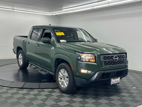 Used 2022 Nissan Frontier SV w/ Technology Package image 2