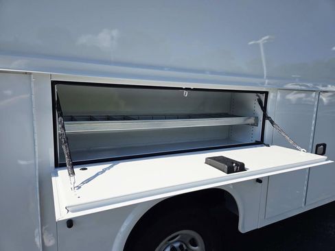 New 2025 GMC Savana 3500 w/ Power Convenience Package RWD image 18