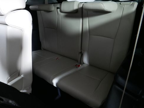 Used 2022 Toyota Highlander XLE AWD/4WD image 33