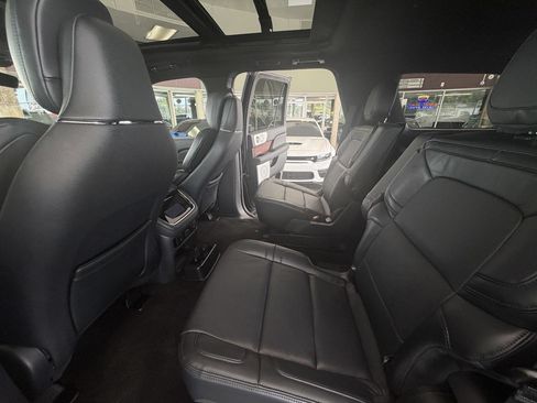 Used 2024 Lincoln Navigator Reserve AWD/4WD image 24