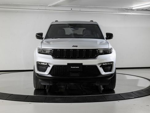 Used 2024 Jeep Grand Cherokee Limited w/ Black Appearance Package image 10