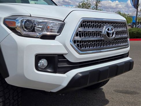 Used 2017 Toyota Tacoma TRD Off-Road AWD/4WD image 2