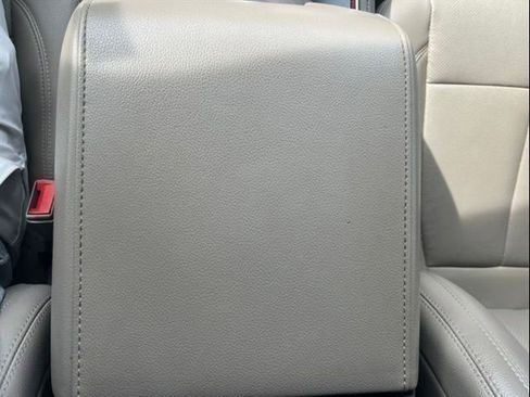 Used 2019 Ford Expedition XLT w/ Equipment Group 202A AWD/4WD image 43