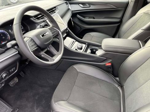 New 2025 Jeep Grand Cherokee 4WD image 21