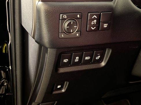 Used 2023 Lexus GX 460 Premium w/ Premium Package AWD/4WD image 32