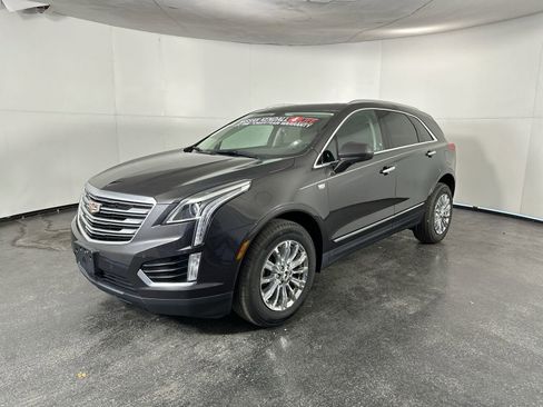 Used 2017 Cadillac XT5 Luxury w/ Driver Awareness Package image 6