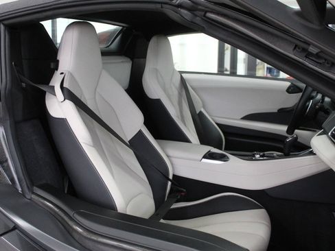 Used 2019 BMW i8 Roadster AWD/4WD image 14