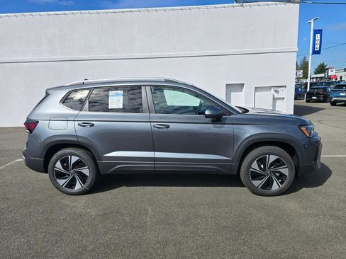 New 2026 Volkswagen Taos SE AWD/4WD image 2