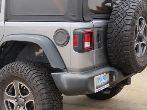 Used 2018 Jeep Wrangler Unlimited Sport S AWD/4WD image 15