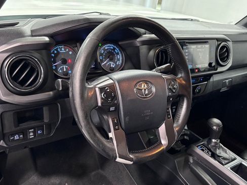 Used 2019 Toyota Tacoma TRD Sport AWD/4WD image 9