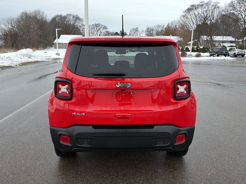 Used 2023 Jeep Renegade Latitude image 3