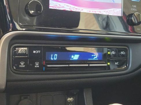 Used 2019 Toyota Corolla LE FWD image 25