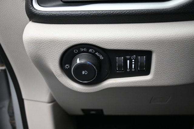 Used 2024 Chrysler Pacifica Limited FWD image 17