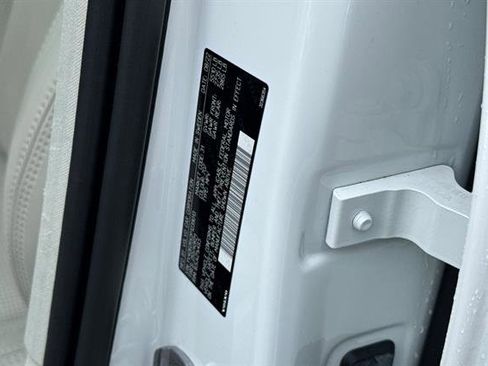 Certified 2023 Volvo XC60 B6 Ultimate w/ Protection Package Premier image 35