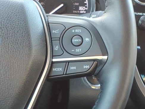 Used 2020 Toyota Camry XLE image 8