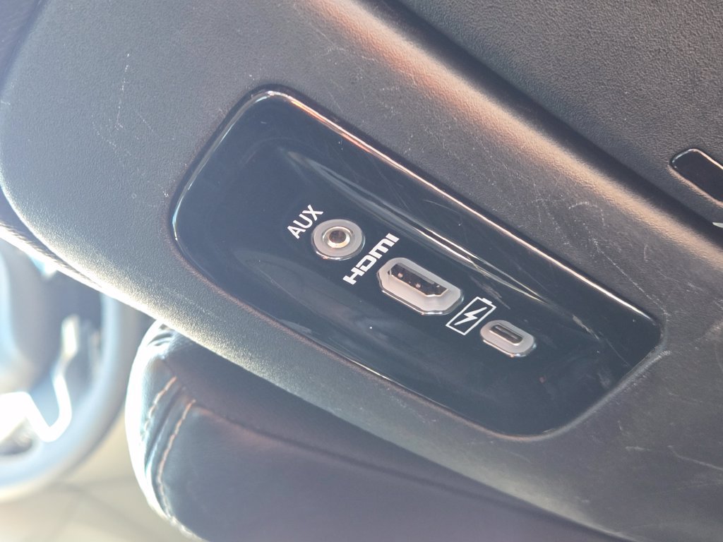 Used 2022 Chrysler Pacifica Touring-L w/ Uconnect Theater Family Group FWD image 14