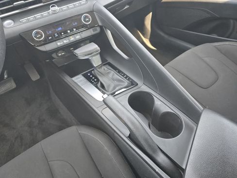 Used 2024 Hyundai Elantra SEL FWD image 15