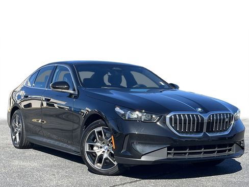 Used 2025 BMW i5 eDrive40i image 2