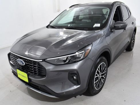 New 2025 Ford Escape SE w/ PHEV Premium Package image 2