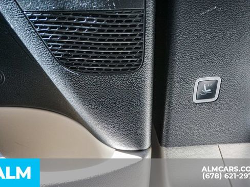 Used 2024 Chrysler Pacifica Touring-L FWD image 35