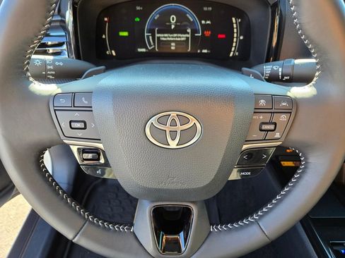 Used 2025 Toyota Camry SE image 19