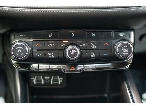 Used 2023 Dodge Durango SXT AWD/4WD image 14
