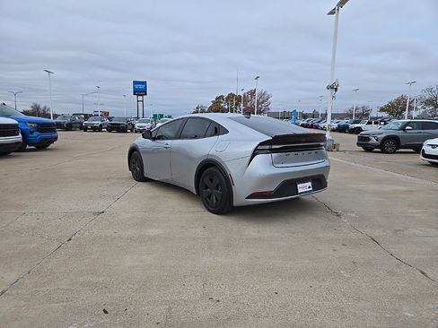 Used 2026 Toyota Prius Plug-In Hybrid image 3