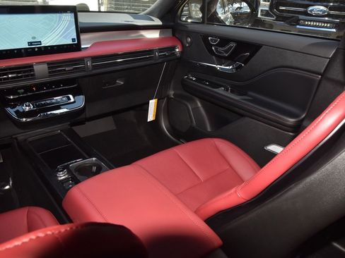 New 2025 Lincoln Corsair Reserve w/ Equipment Group 202A image 17