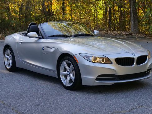 Used 2011 BMW Z4 sDrive30i image 4