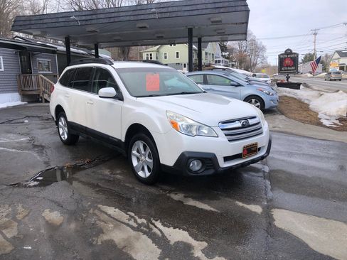 Used 2014 Subaru Outback 2.5i Premium image 3