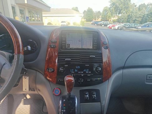 Used 2010 Toyota Sienna AWD image 11
