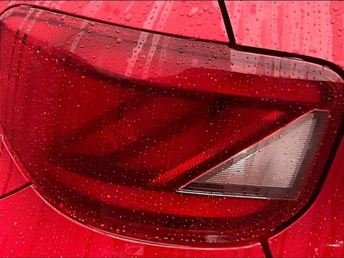 Used 2023 Hyundai Venue Limited image 33