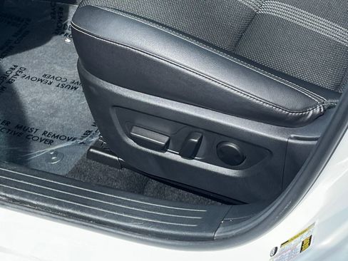 Used 2025 MAZDA CX-50 AWD 2.5 S w/ Premium Package image 22