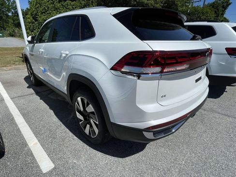 New 2026 Volkswagen Atlas Cross Sport SE FWD image 7