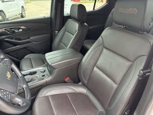 Used 2023 Chevrolet Traverse High Country FWD image 8