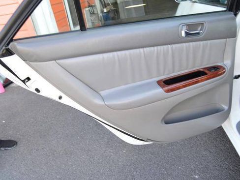 Used 2006 Toyota Camry XLE FWD image 45